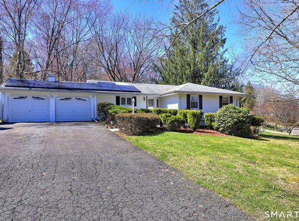 28 Grandview Drive, Trumbull, CT 06611