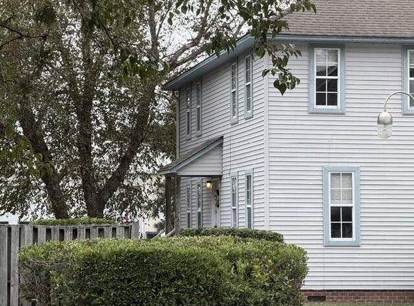 9 Croatan Court, Manteo, NC 27954
