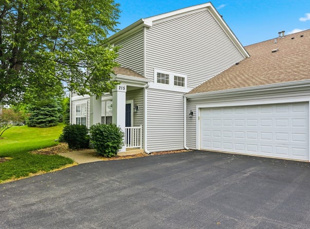 215 Grays Drive, Oswego, IL 60543