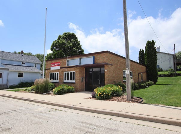 713 RAILROAD Avenue, LOMIRA, WI 53048