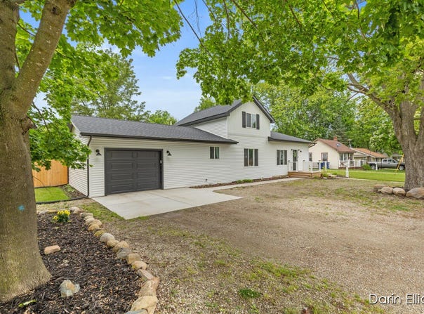 412 S Woodworth Street, Corunna, MI 48817