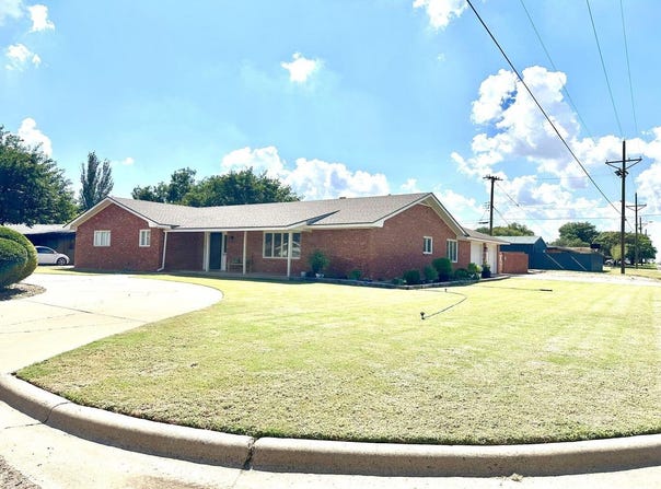 819 Holliday Drive, Plainview, TX 79072