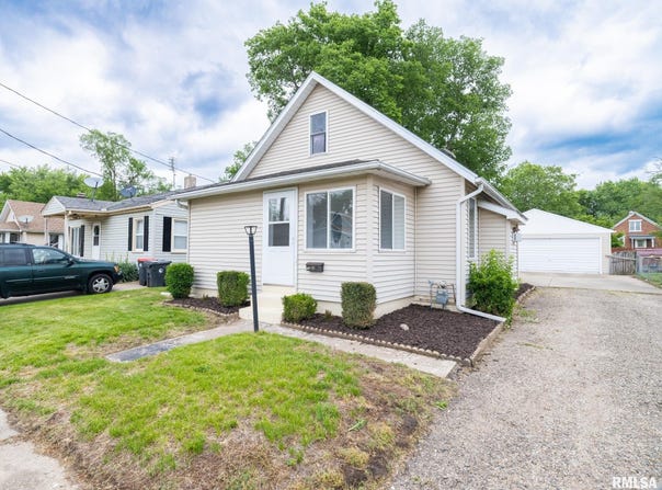1210 MECHANIC Street, Pekin, IL 61554