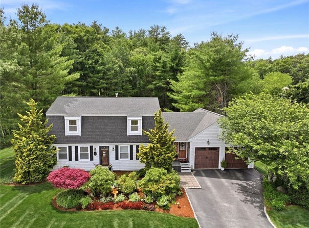 8 Pineridge Drive, Smithfield, RI 02917