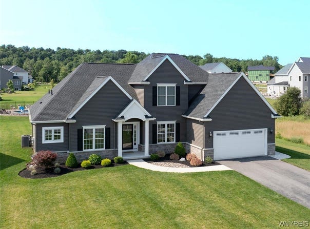 3911 Wheatfield Crossing, Wheatfield, NY 14120