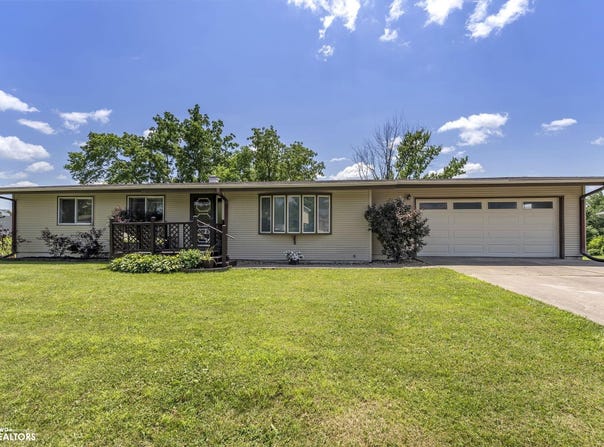 127 Orchard Lane, Columbus Junction, IA 52738