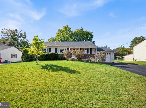 1209 LOG COLLEGE Drive, WARMINSTER, PA 18974