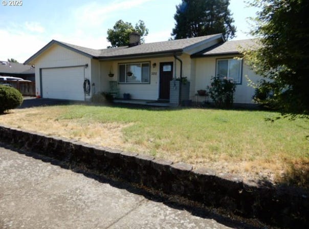 2252 ROSE BLOSSOM DR, Springfield, OR 97477