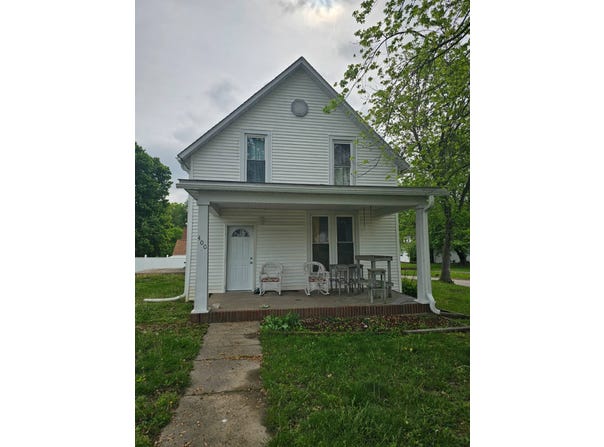 400 NE 5th Street, Fairfield, IL 62837