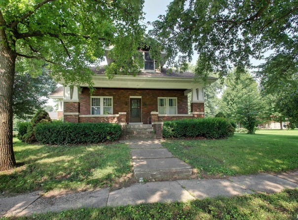 401 W 4TH Street, Golden, IL 62339