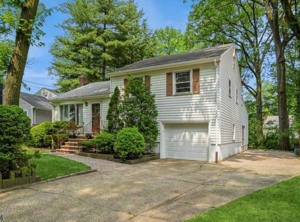 856 Colonial Arms Rd, Union Twp., NJ 07083-7634