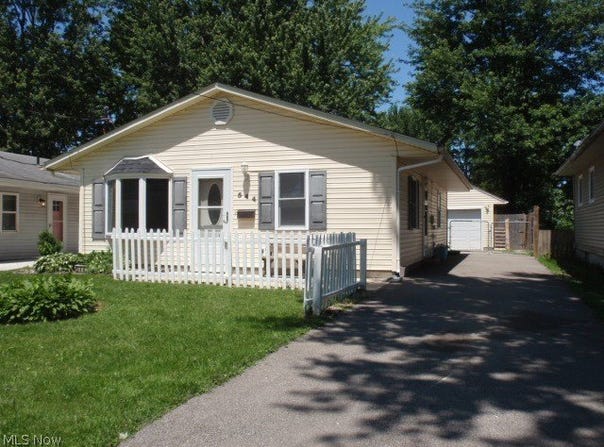 544 Purdue Avenue, Elyria, OH 44035