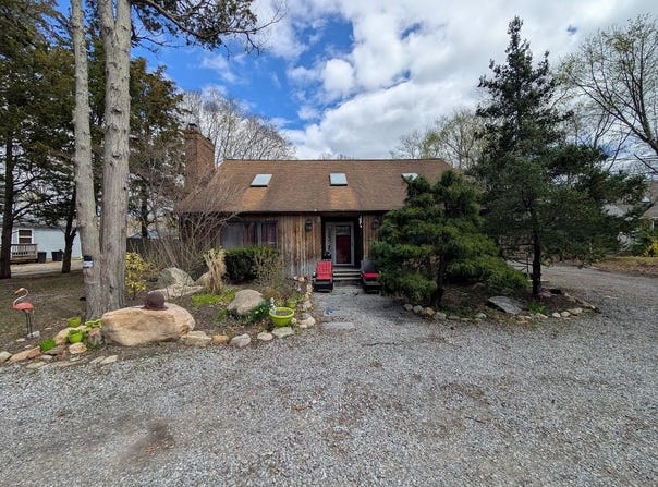 3 Cozine Road S, Center Moriches, NY 11934