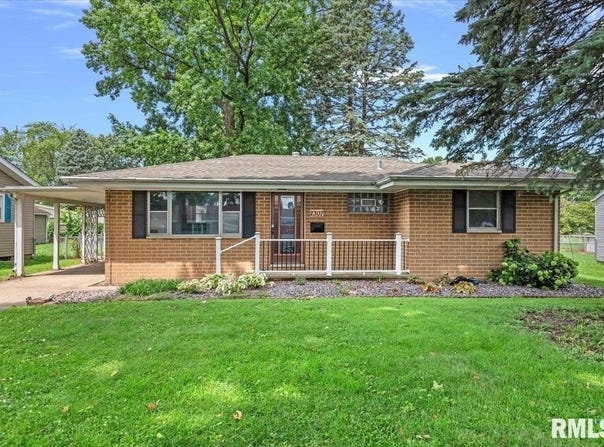 2307 E EASTVIEW Drive, Springfield, IL 62702