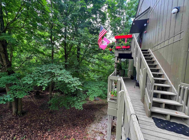 9406 S Lake Ridge Drive, Bloomington, IN 47401