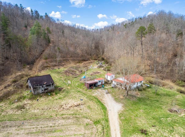 1085 844 Burton-Stacy Fork Road, West Liberty, KY 41472