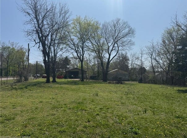 216  E Elm  ST, Stilwell, OK 74960
