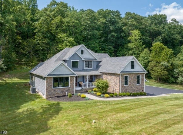 1 Sydney Ln, Lebanon Twp., NJ 07865-3121
