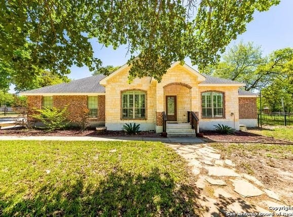 162 Champions Blvd, La Vernia, TX 78121