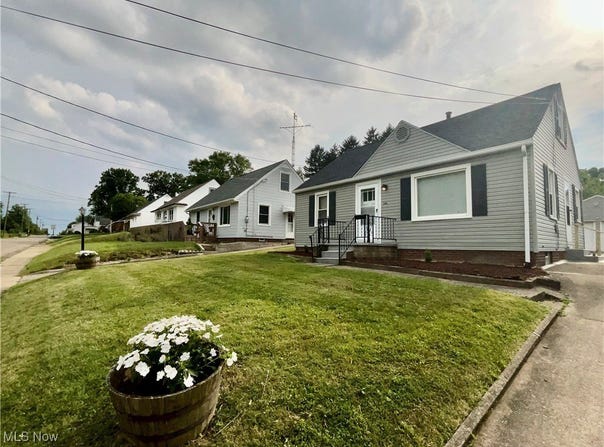 2611 Maple Avenue NE, Canton, OH 44714