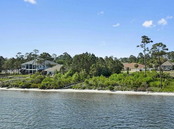 7475 Soundshore Dr, Navarre, FL 32566