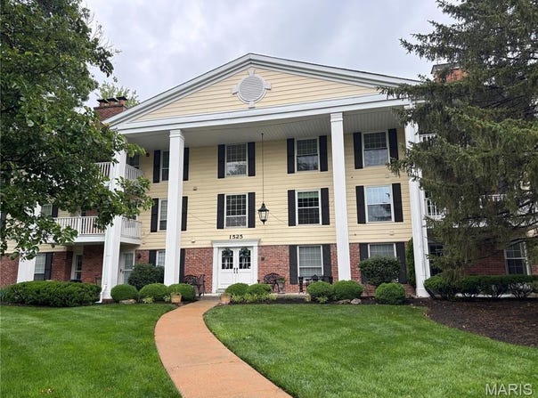 1525 Hampton Hall Drive, Chesterfield, MO 63017