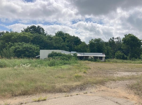100 N Parkway Drive, Alvarado, TX 76009
