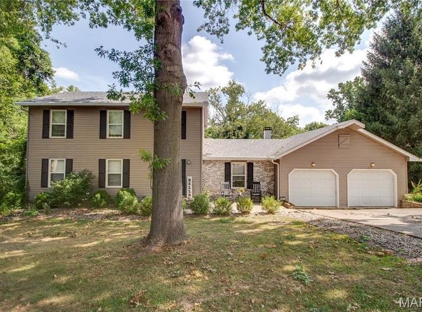 331 Whispering Oaks Drive, Bethalto, IL 62010