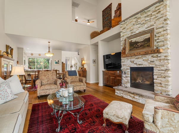 1302 Highland View Loop, Redmond, OR 97756
