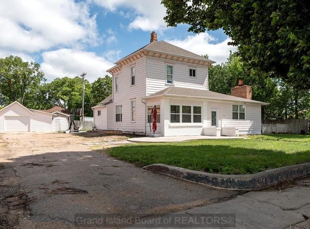 110 E 11th St, Wood River, NE 68883