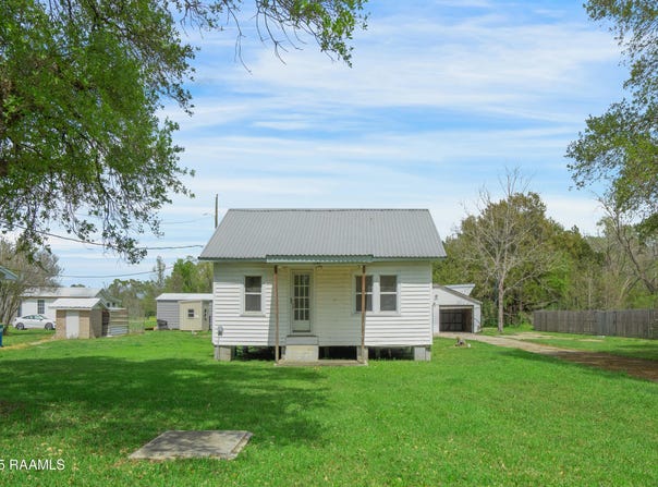 1193 Bordelon Road, Breaux Bridge, LA 70517