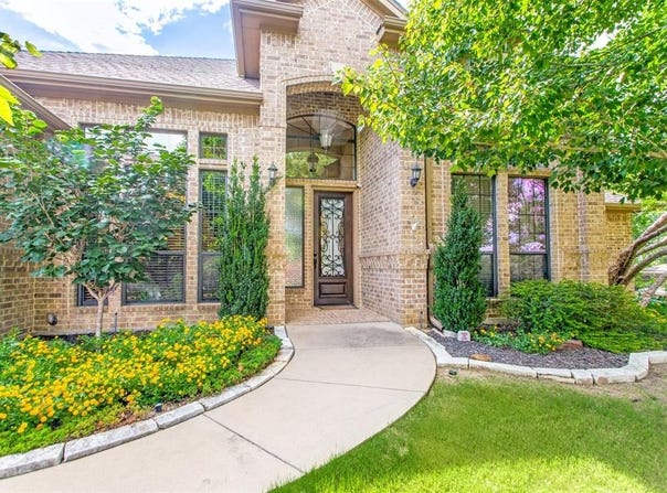 124 Cliffside Drive N, Burleson, TX 76028