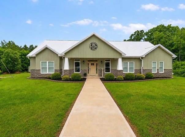 889 Murdock Rd., Due West, SC 29639