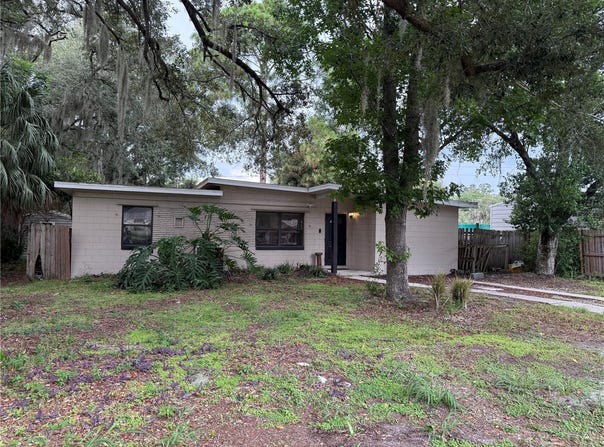 1435 TRIANGLE Drive, MOUNT DORA, FL 32757