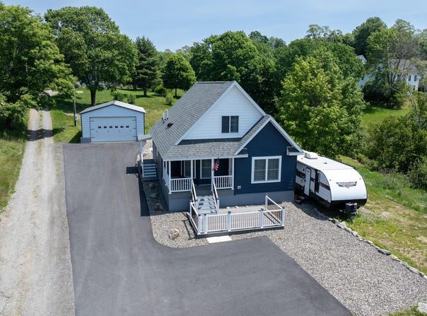 2 Church Street, Deer Isle, ME 04627
