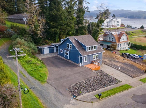 790 OREGON Ave, NorthBend, OR 97459