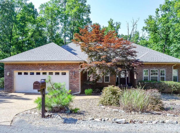 10 Sacedon Way, Hot Springs Village, AR 71909