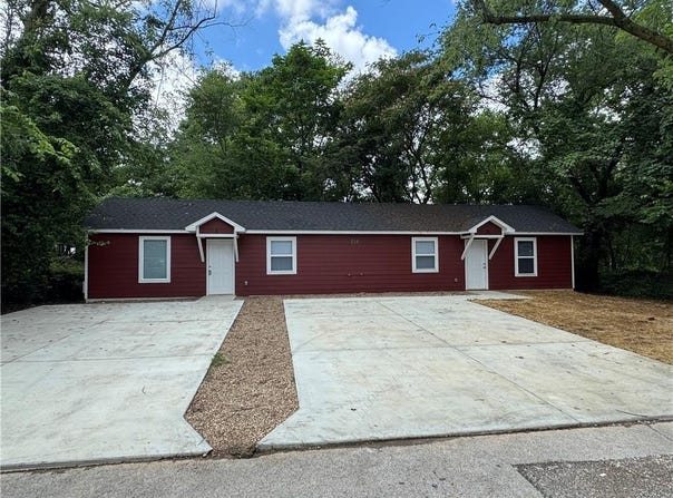 814  S Inglewood  ST, Siloam Springs, AR 72761