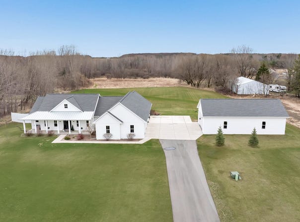 2516 SUNNY BROOK Drive, GREEN BAY, WI 54313-4646
