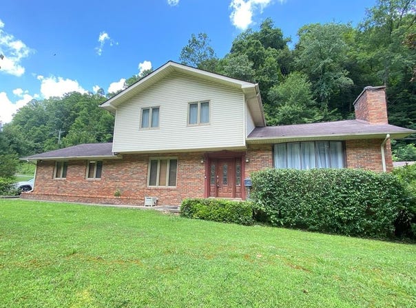 2 Brick Lane, Gilbert, WV 25621