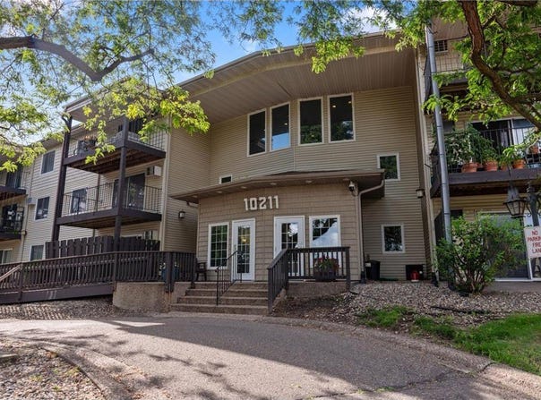 10211 Cedar Lake Road, Minnetonka, MN 55305