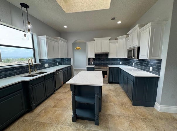 443 Bridlegate Blvd, Bandera, TX 78003