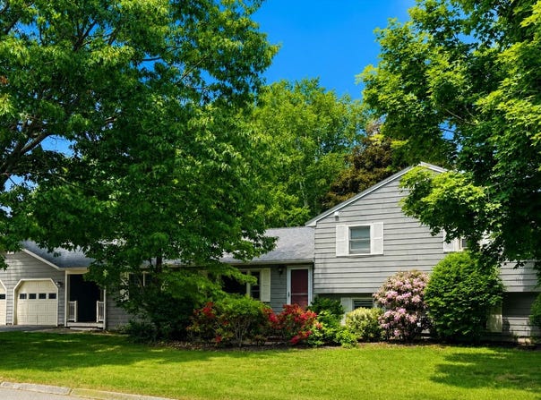 8 Toftree Lane, Dover, NH 03820