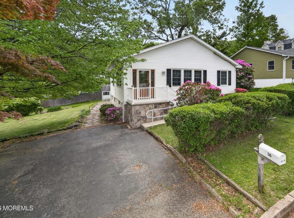 16 Oneida Avenue, Atlantic Highlands, NJ 07716