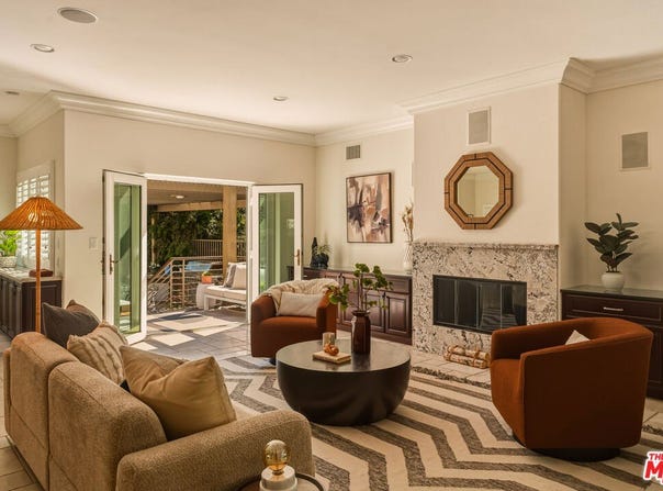 854 S Rimpau Blvd, Los Angeles, CA 90005