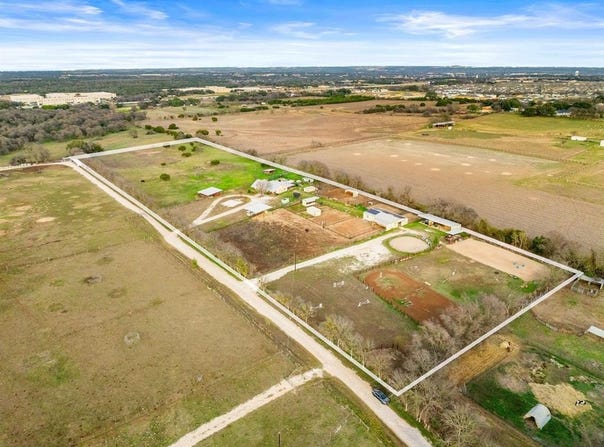 2700 AUCTION BARN, Belton, TX 76513