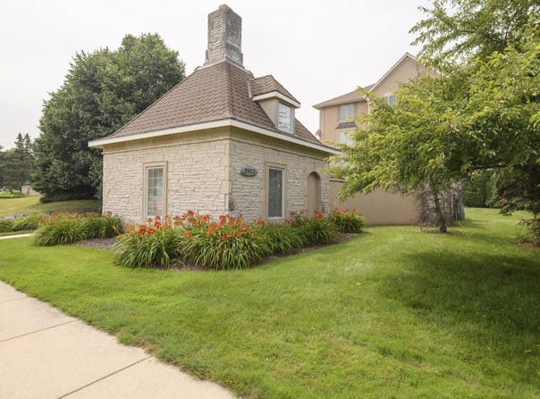 2912 N University Dr, Waukesha, WI 53188