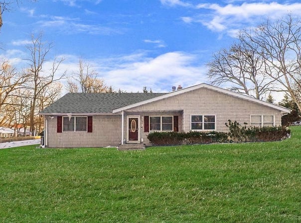 2 Buchanan Avenue, Coram, NY 11727