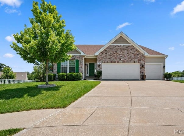 38 Crystal Manor Court, Wentzville, MO 63385