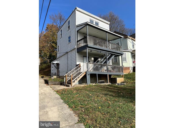 201 MOUNT AIRY AVENUE, WAYNESBORO, PA 17268